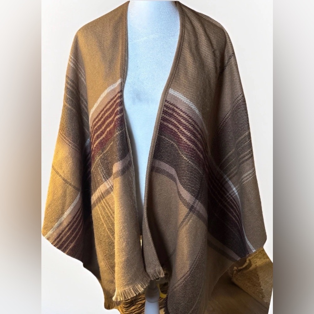 Uniqlo Oversized shawl cape camel brown plaid poncho fringed hem Boho Chic Japan